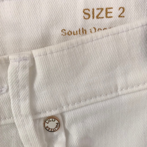 Lilly Pulitzer white jean shorts. Size 2 - Picture 6 of 6